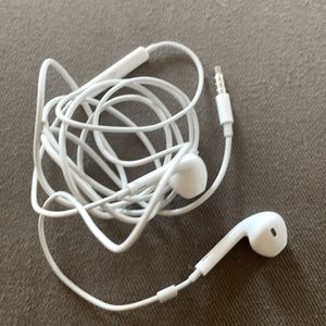 Apple earbuds